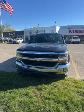 Black 2018 Chevrolet Silverado 1500 LT for sale in Holland, MI