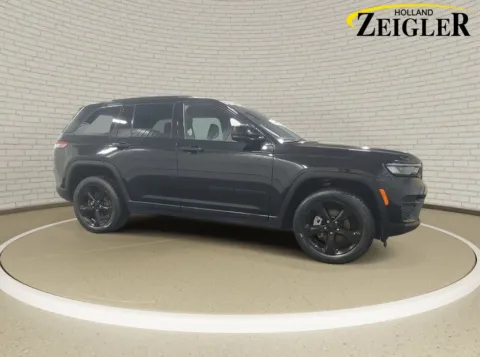 More photos of 2023 Jeep Grand Cherokee Altitude at Zeigler Hyundai of Holland, MI