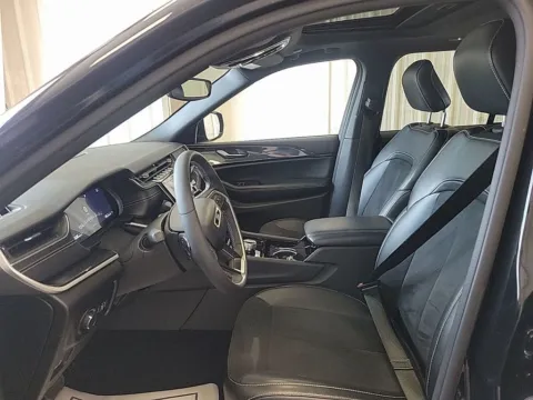 More photos of 2023 Jeep Grand Cherokee Altitude at Zeigler Hyundai of Holland, MI