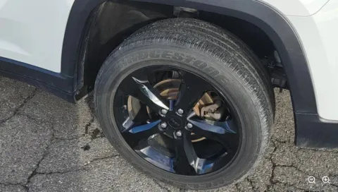 More photos of 2023 Jeep Grand Cherokee Altitude X at Zeigler Hyundai of Holland, MI