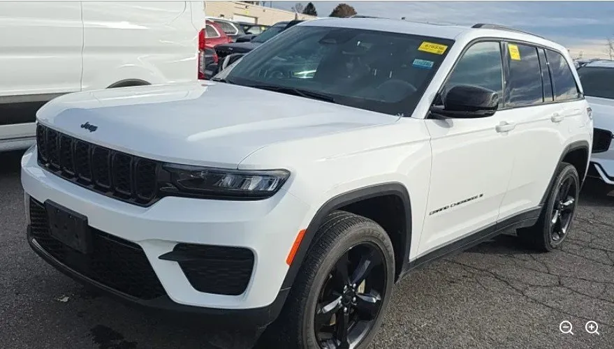 White 2023 Jeep Grand Cherokee Altitude X for sale in Holland, MI