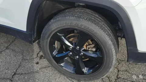 More photos of 2023 Jeep Grand Cherokee Altitude X at Zeigler Hyundai of Holland, MI