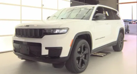 White 2023 Jeep Grand Cherokee L Altitude for sale in Holland, MI