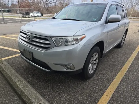 Photos of 2012 Toyota Highlander for sale in Holland, MI at Zeigler Hyundai of Holland