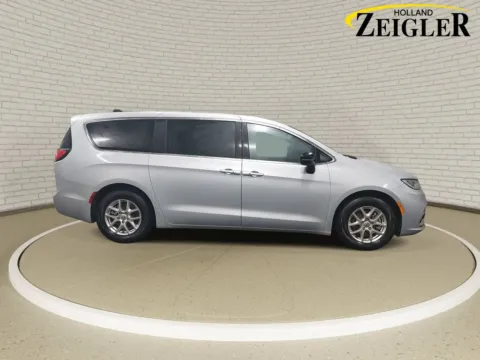 More photos of 2024 Chrysler Pacifica Touring L at Zeigler Hyundai of Holland, MI