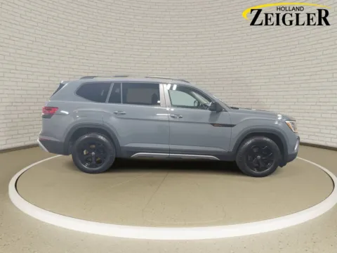 More photos of 2024 Volkswagen Atlas 2.0T Peak Edition SEL at Zeigler Hyundai of Holland, MI