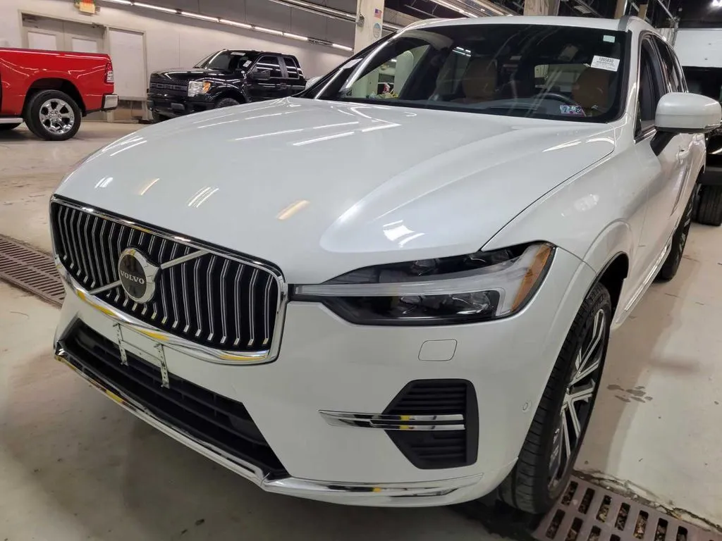 White 2023 Volvo XC60 B6 Ultimate Bright Theme for sale in Holland, MI