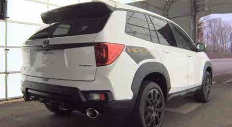 More photos of 2023 Honda Passport EX-L at Zeigler Hyundai of Holland, MI