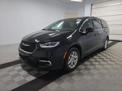 Black 2024 Chrysler Pacifica Touring L for sale in Holland, MI