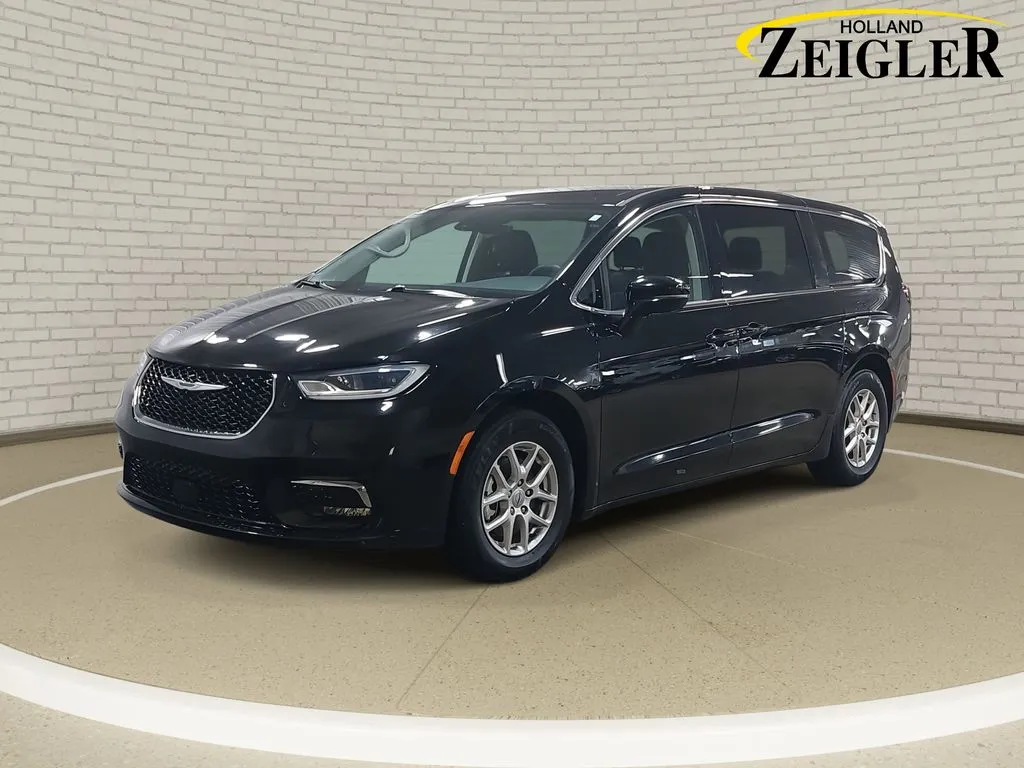 Black 2024 Chrysler Pacifica Touring L for sale in Holland, MI