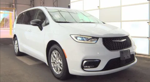 More photos of 2024 Chrysler Pacifica Touring L at Zeigler Hyundai of Holland, MI