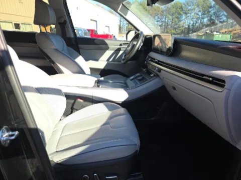 Photos of 2025 Hyundai Palisade SEL for sale in Holland, MI at Zeigler Hyundai of Holland