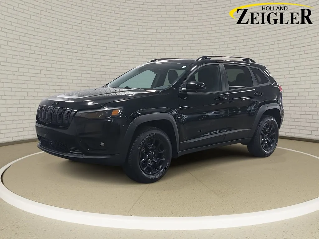 Black 2022 Jeep Cherokee X for sale in Holland, MI