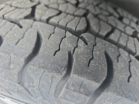 More photos of 2019 Jeep Cherokee Overland at Zeigler Hyundai of Holland, MI