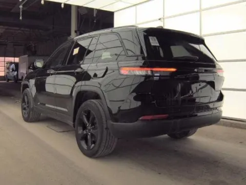 Another view of 2023 Jeep Grand Cherokee Altitude for sale in Holland, MI at Zeigler Hyundai of Holland