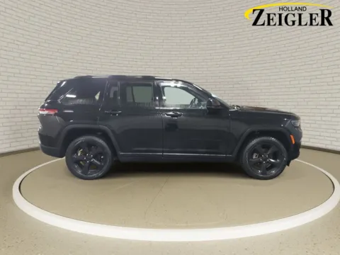 More photos of 2023 Jeep Grand Cherokee Altitude at Zeigler Hyundai of Holland, MI