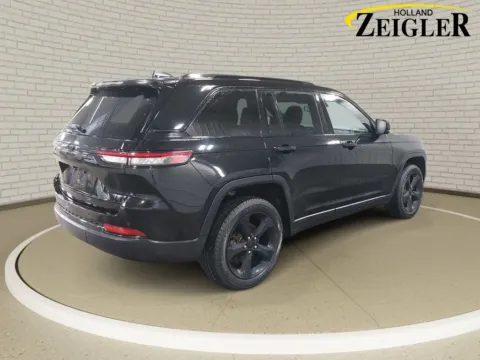 More photos of 2023 Jeep Grand Cherokee Altitude at Zeigler Hyundai of Holland, MI