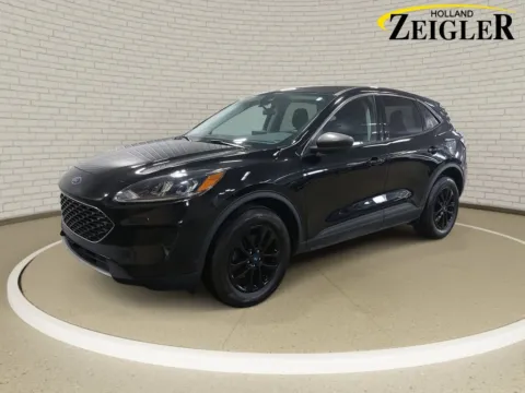 Black 2022 Ford Escape SE for sale in Holland, MI