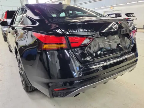 More photos of 2022 Nissan Altima 2.5 SR at Zeigler Hyundai of Holland, MI