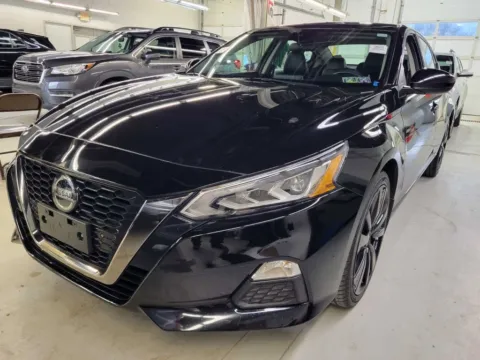 More photos of 2022 Nissan Altima 2.5 SR at Zeigler Hyundai of Holland, MI