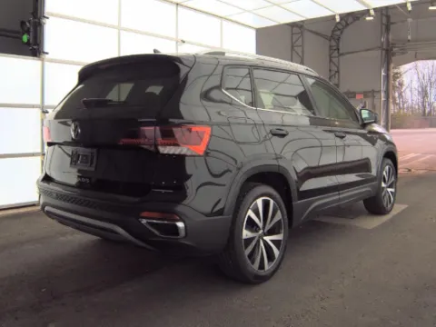 More photos of 2024 Volkswagen Taos 1.5T SE at Zeigler Hyundai of Holland, MI