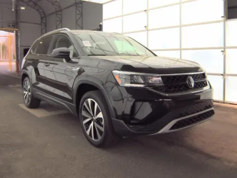 Black 2024 Volkswagen Taos 1.5T SE for sale in Holland, MI