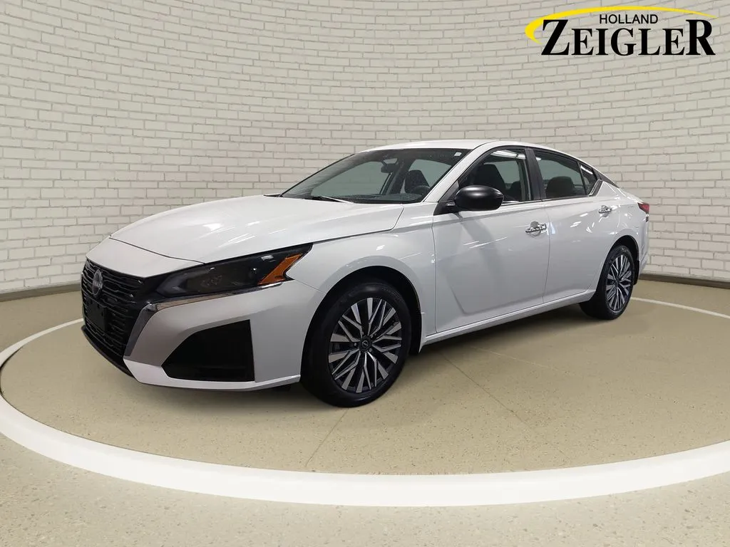 White 2024 Nissan Altima 2.5 SV for sale in Holland, MI