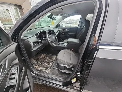More photos of 2020 Chevrolet Traverse LS at Zeigler Hyundai of Holland, MI