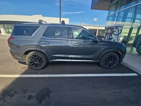 More photos of 2022 Hyundai Palisade Limited at Zeigler Hyundai of Holland, MI