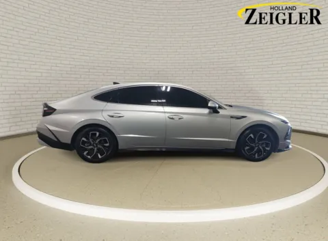 More photos of 2024 Hyundai Sonata SEL at Zeigler Hyundai of Holland, MI
