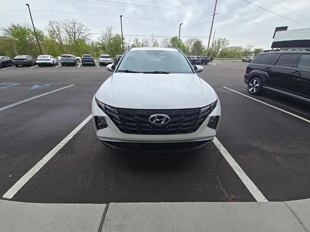 White 2023 Hyundai Tucson SEL for sale in Holland, MI