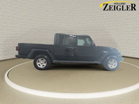 More photos of 2022 Jeep Gladiator Sport at Zeigler Hyundai of Holland, MI