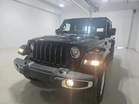 More photos of 2022 Jeep Gladiator Sport at Zeigler Hyundai of Holland, MI