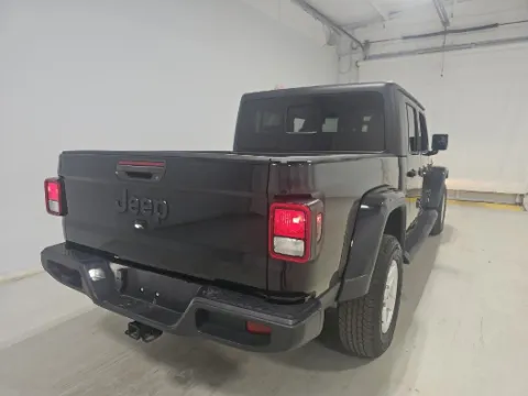 More photos of 2022 Jeep Gladiator Sport at Zeigler Hyundai of Holland, MI