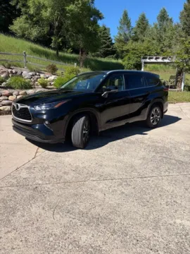 More photos of 2022 Toyota Highlander XLE at Zeigler Hyundai of Holland, MI