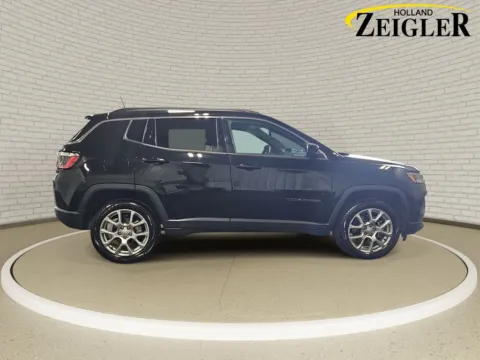 More photos of 2024 Jeep Compass Latitude Lux at Zeigler Hyundai of Holland, MI