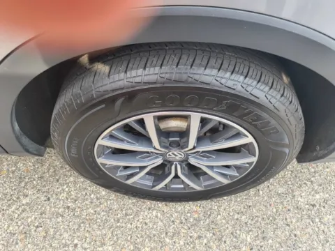 More photos of 2020 Volkswagen Tiguan 2.0T SE at Zeigler Hyundai of Holland, MI