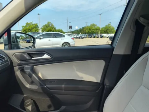 More photos of 2020 Volkswagen Tiguan 2.0T SE at Zeigler Hyundai of Holland, MI