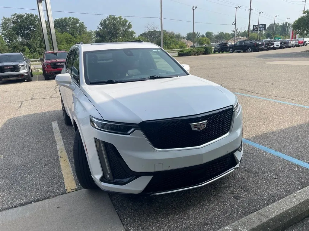 White 2023 Cadillac XT6 Sport for sale in Holland, MI