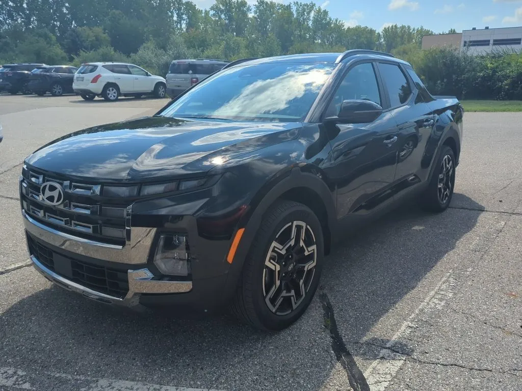 Black 2025 Hyundai Santa Cruz Limited for sale in Holland, MI