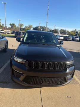 Photos of 2022 Jeep Grand Cherokee Limited for sale in Holland, MI at Zeigler Hyundai of Holland