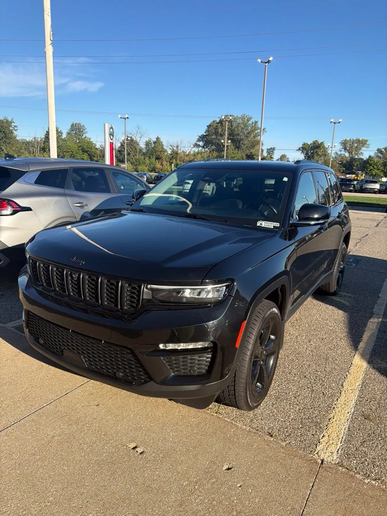 Black 2022 Jeep Grand Cherokee Limited for sale in Holland, MI