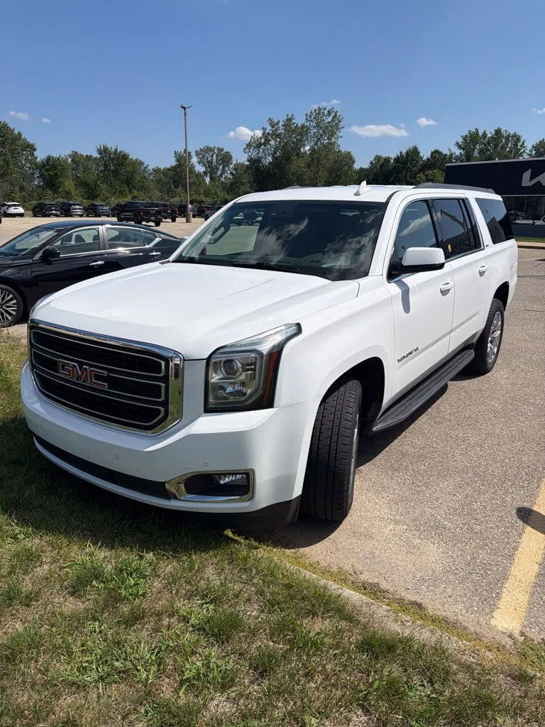 White 2016 GMC Yukon XL SLE for sale in Holland, MI