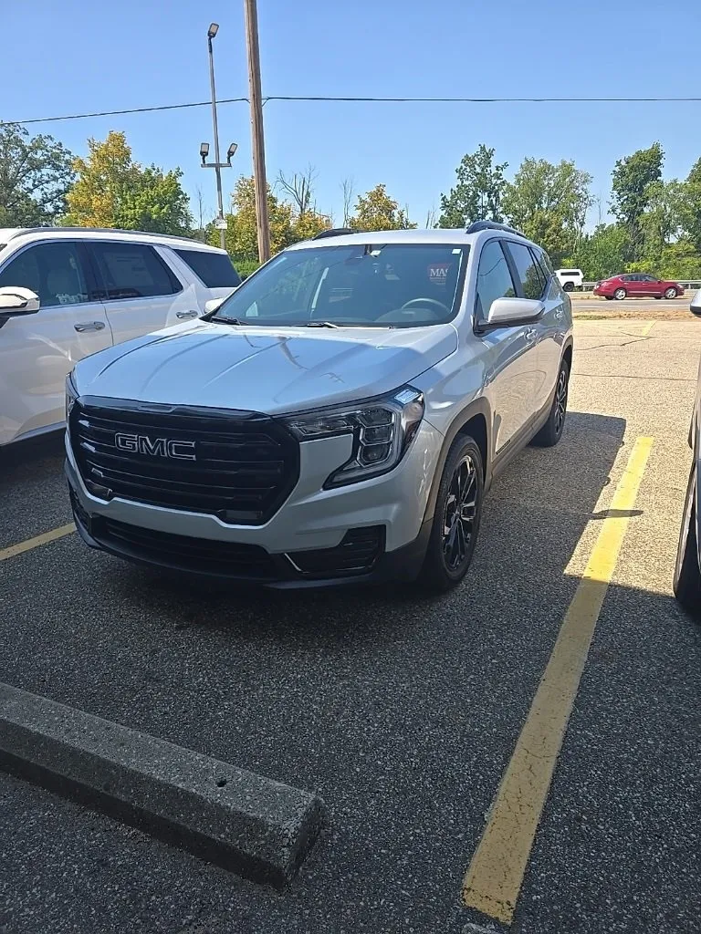 Silver 2022 GMC Terrain SLE for sale in Holland, MI