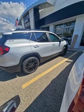 More photos of 2022 GMC Terrain SLE at Zeigler Hyundai of Holland, MI