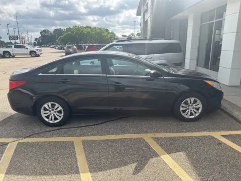 More photos of 2012 Hyundai Sonata GLS at Zeigler Hyundai of Holland, MI