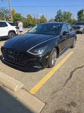 Black 2022 Hyundai Sonata SEL for sale in Holland, MI