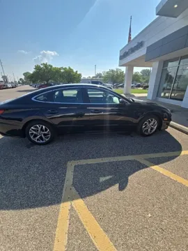More photos of 2022 Hyundai Sonata SEL at Zeigler Hyundai of Holland, MI