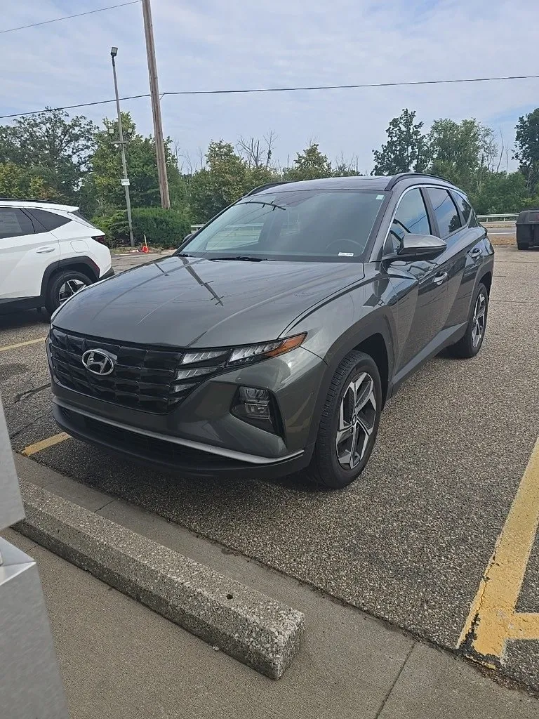 Gray 2022 Hyundai Tucson SEL for sale in Holland, MI