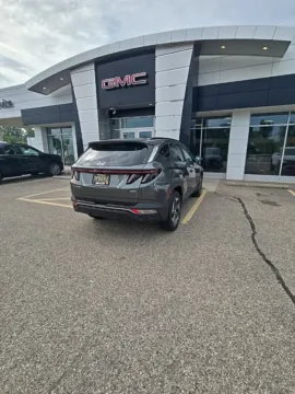 More photos of 2022 Hyundai Tucson SEL at Zeigler Hyundai of Holland, MI